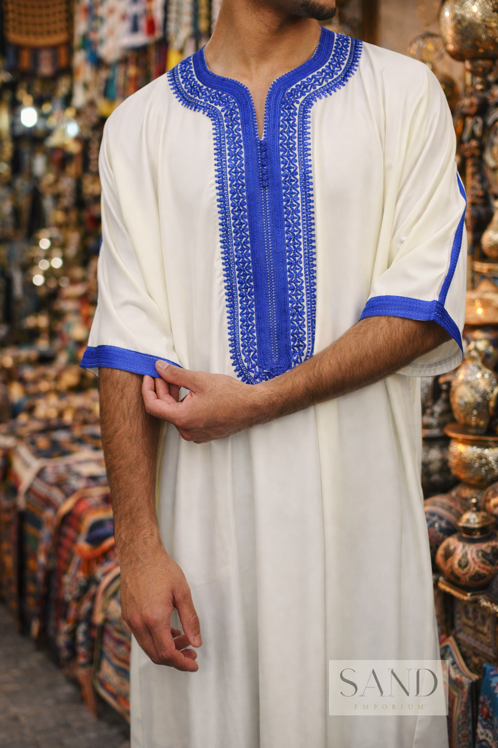 White Moroccan gandora for men with blue embroidery djellaba thobe
